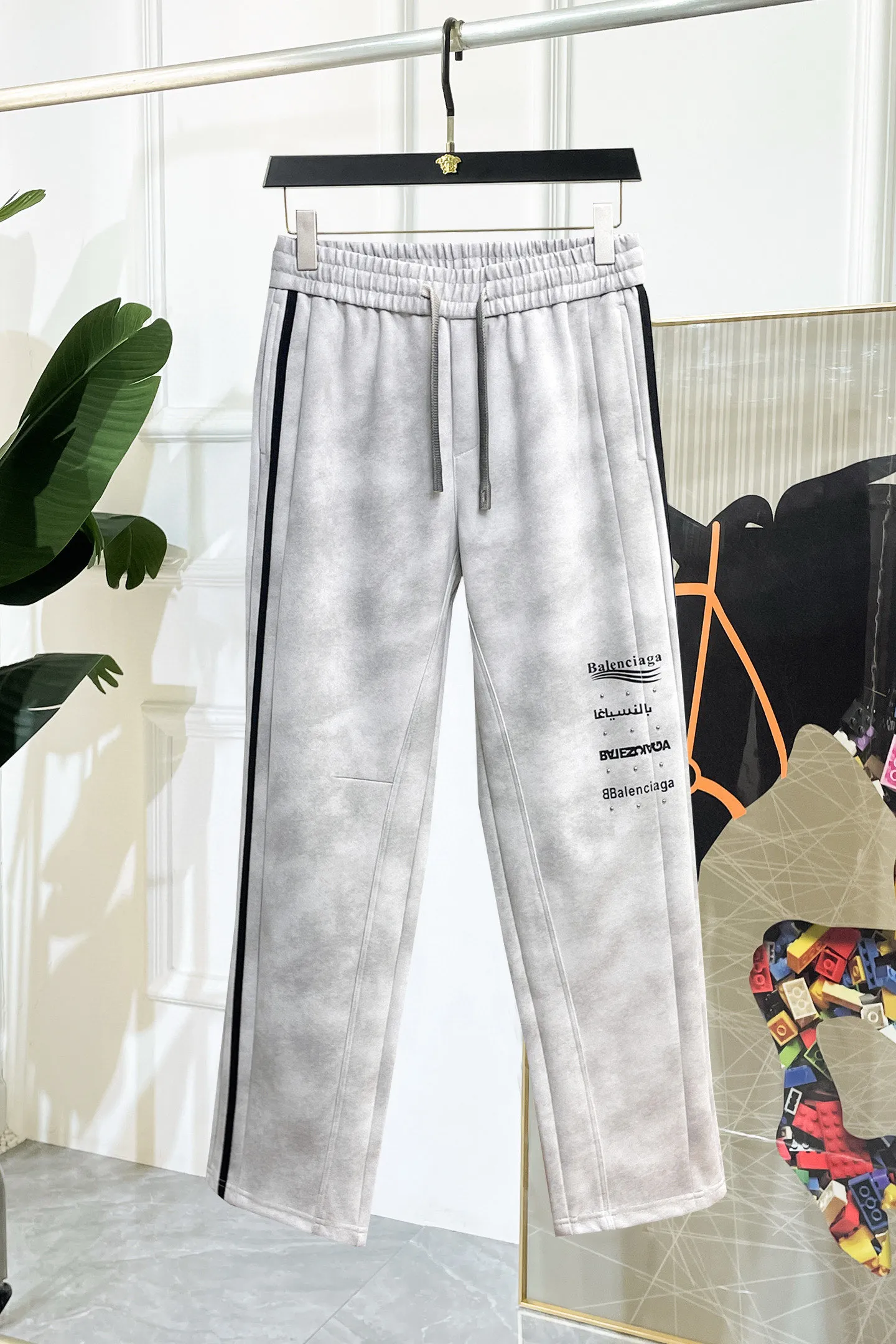 Balenciaga 🆕2026 Autumn and Winter New Arrival Casual Pants! 🎁On sale simultaneously on the official website. Brand Classic LOGO casual pants, customized fabrics, excellent comfort and strong touch. Highly recognisable, perfect appearance and craftsmanship. Size:M-3XL